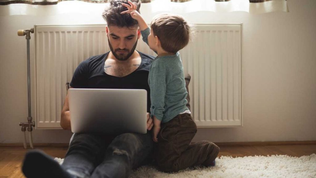 dad not showing his toddler attention